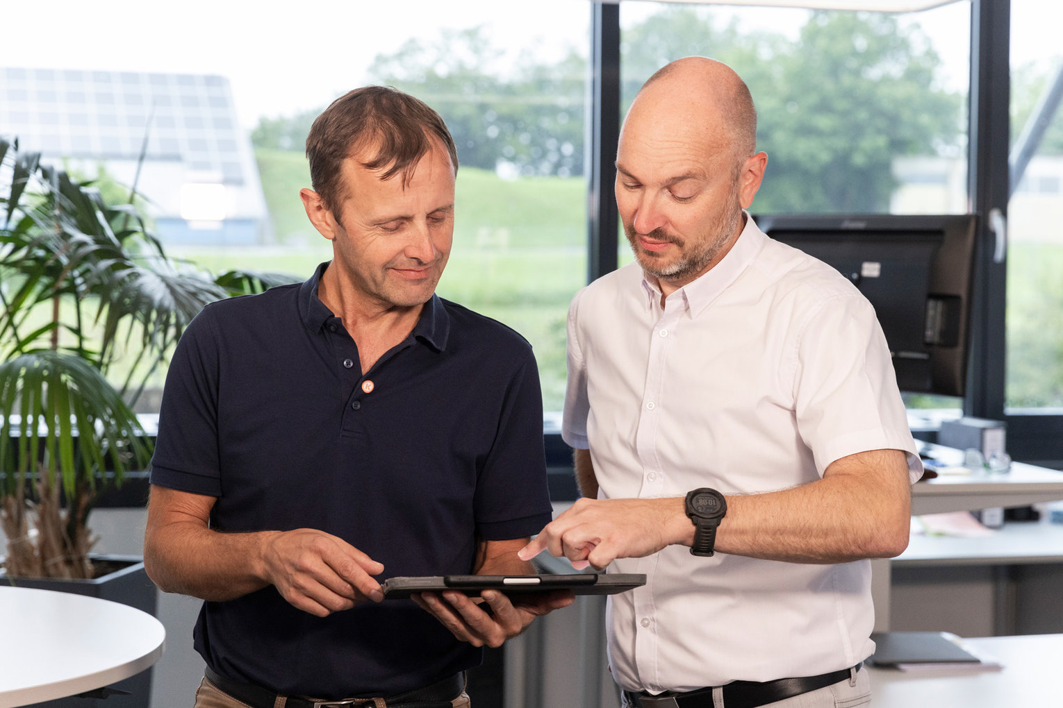 Mitarbeiter von Elektro Kessler bei Wartungsarbeit